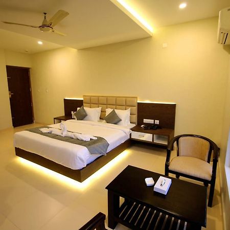 Hotel Le Sapphire Sultan Bathery Esterno foto