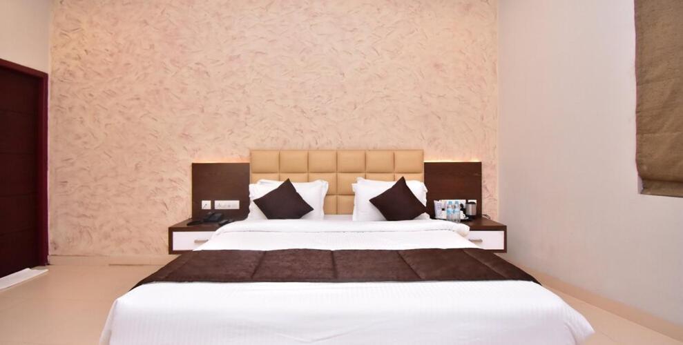 Hotel Le Sapphire Sultan Bathery Esterno foto